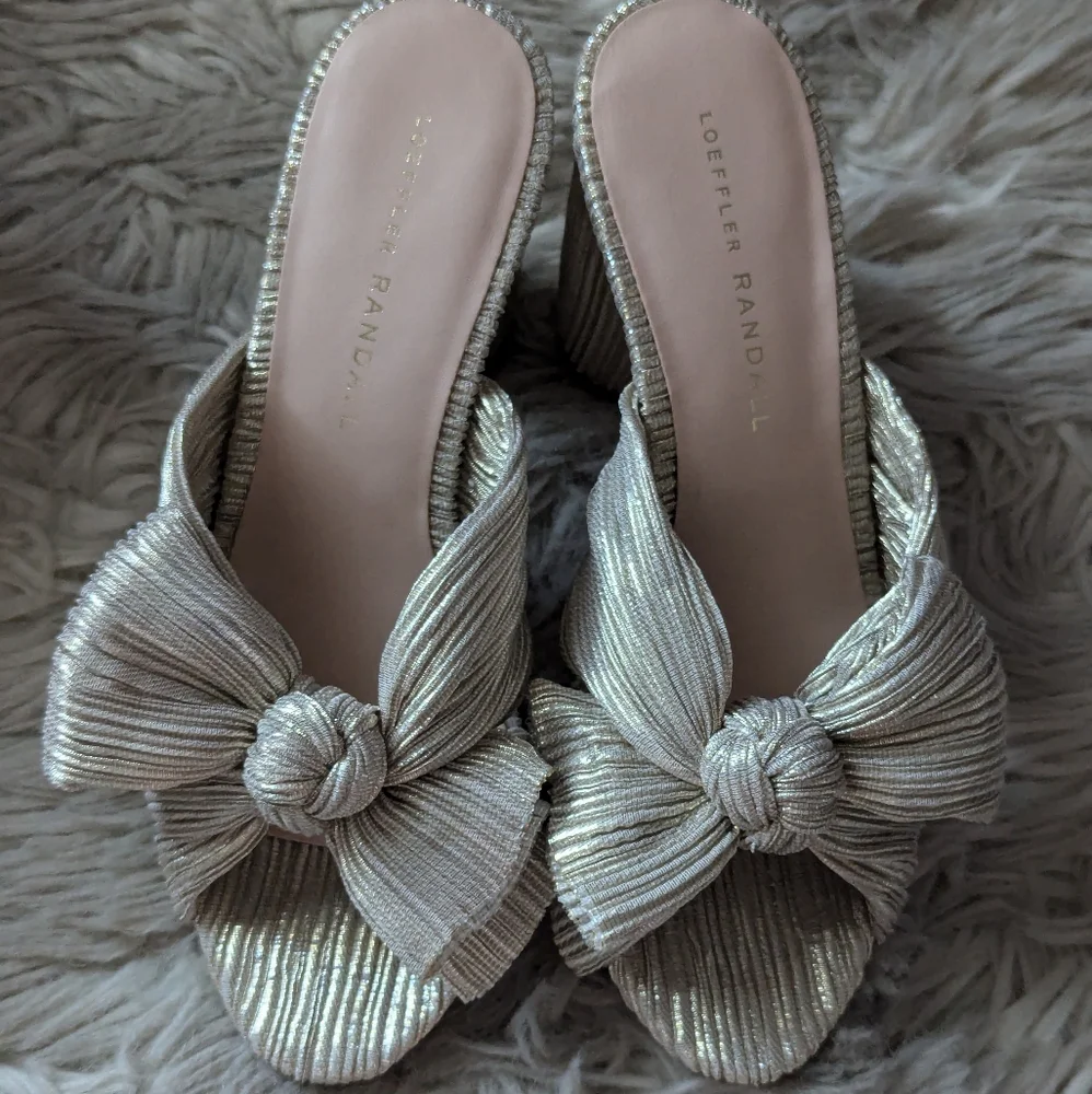 NWT Loeffler Randall Penny Platinum Pleated Bow Heels - Picture 7 of 16